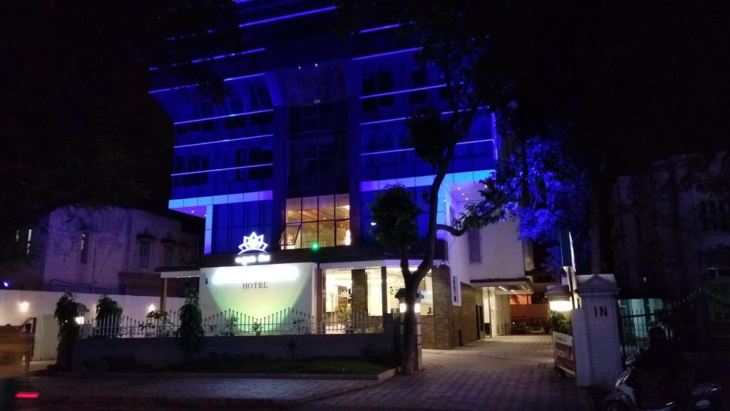 Akshaya Aura Hotel Bangalore Exterior photo